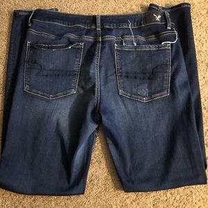 Women’s distressed American Eagle skinny jeans